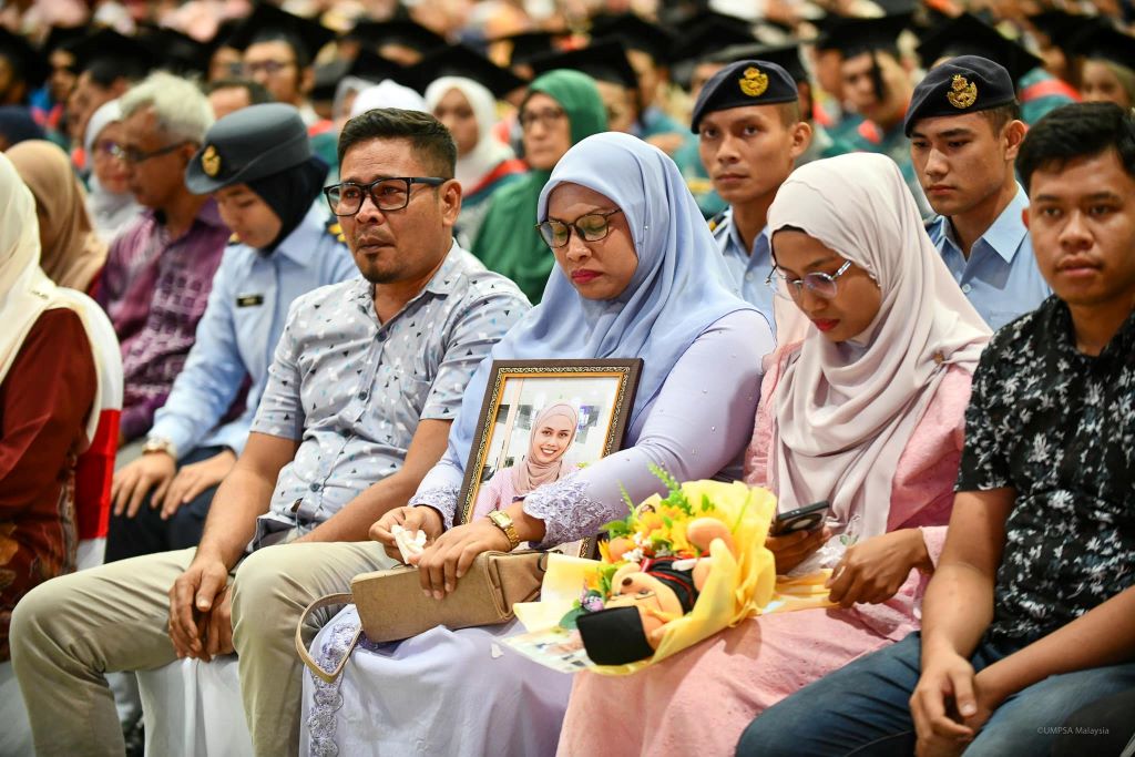 Pasangan suami isteri terima anumerta anak