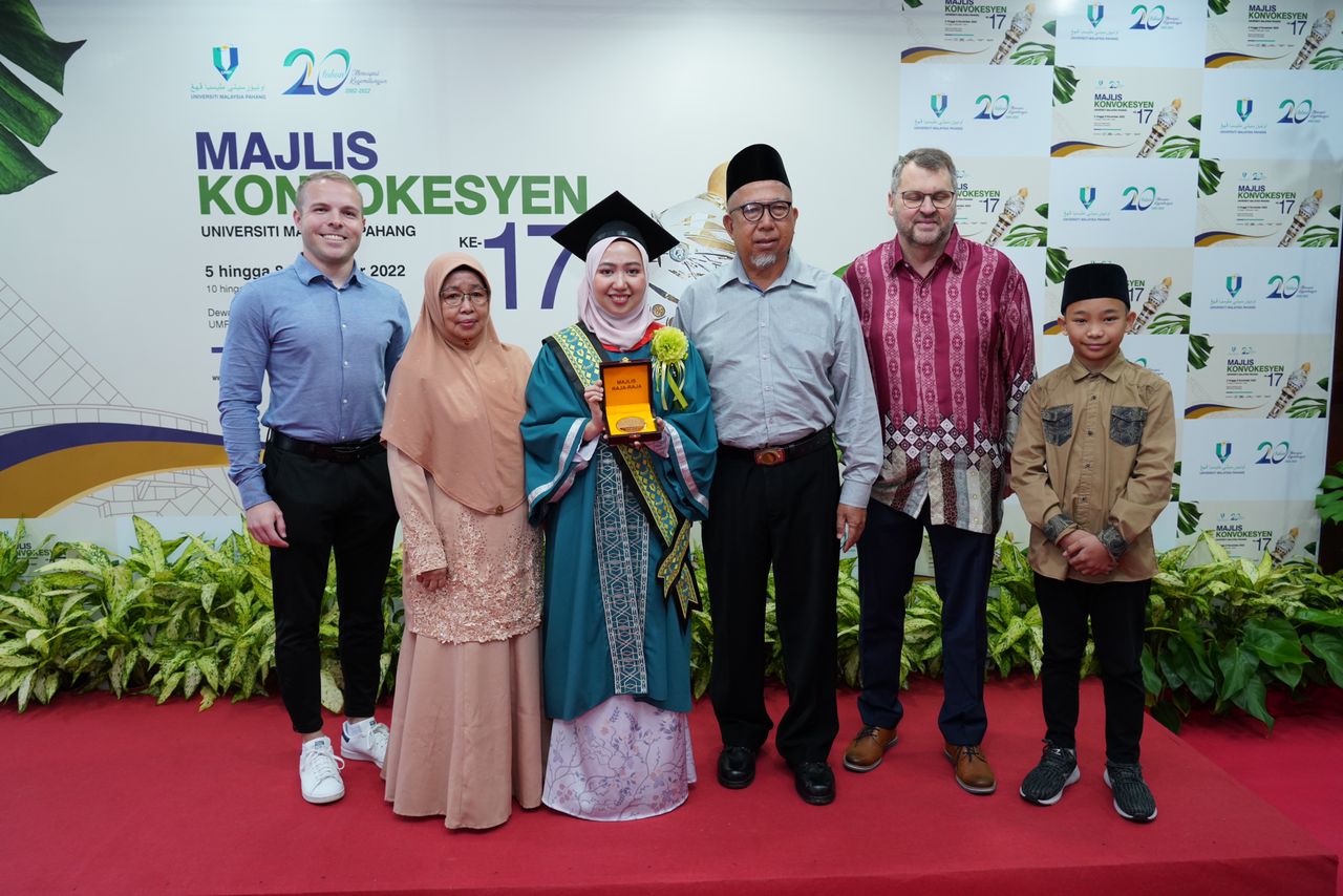 Once failed to go abroad, Nur Khairiyah recipient of Royal Education ...