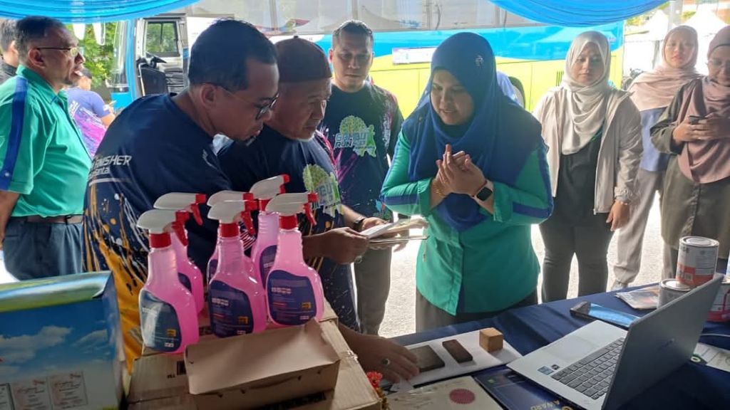 Prof. Madya Ts. Dr. Nurjannah Salim angkat biomassa lignoselulosa sebagai masa depan bahan komposit lestari
