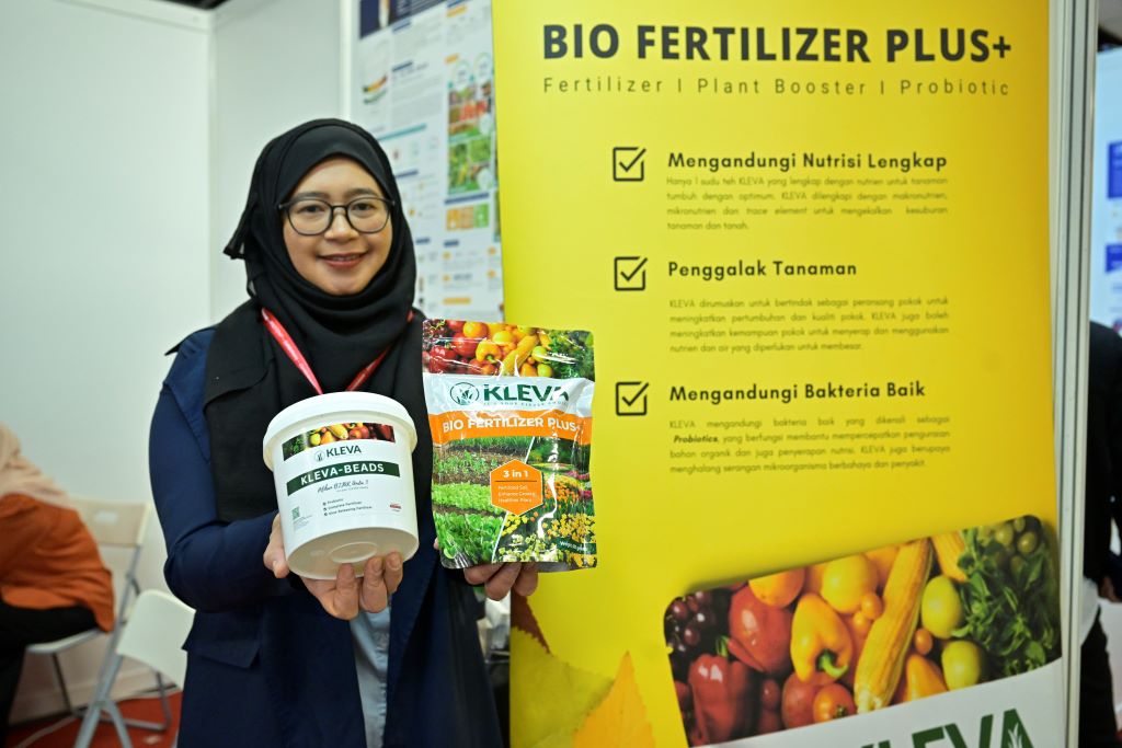 Associate Professor Dr. Nina Suhaity innovates Probiotics for agriculture