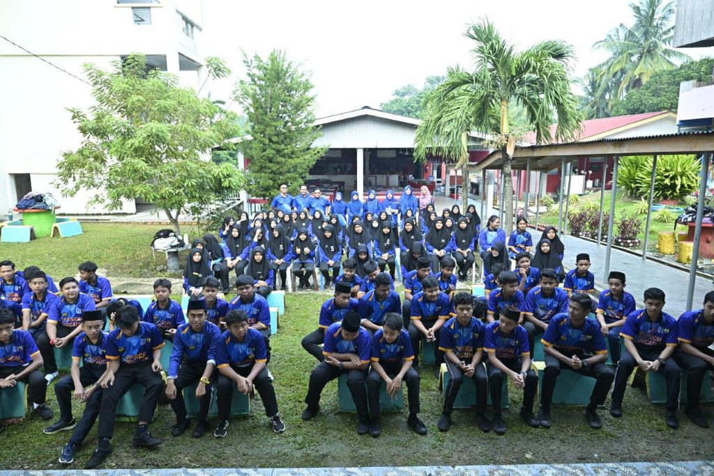 Professor Turun Padang's ‘Learn English Outdoor’ combines language skills and environmental awareness in Kuala Krau