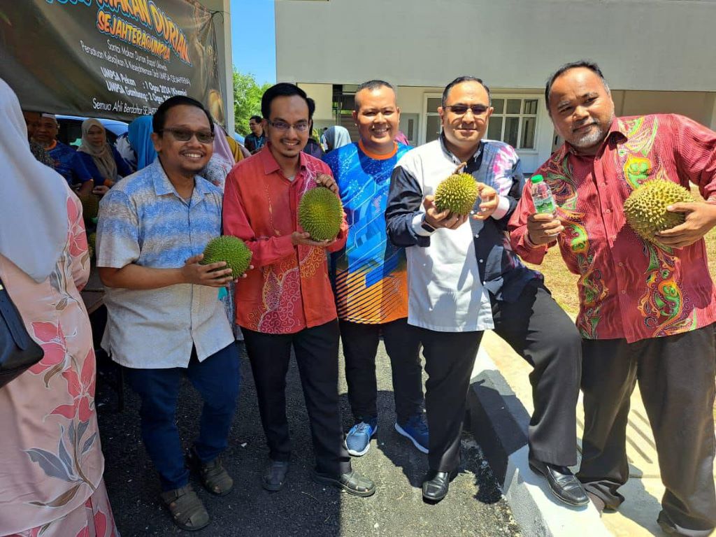 Program Jom Makan Durian santuni ahli SEJAHTERA dapat sambutanProgram Jom Makan Durian santuni ahli SEJAHTERA dapat sambutan