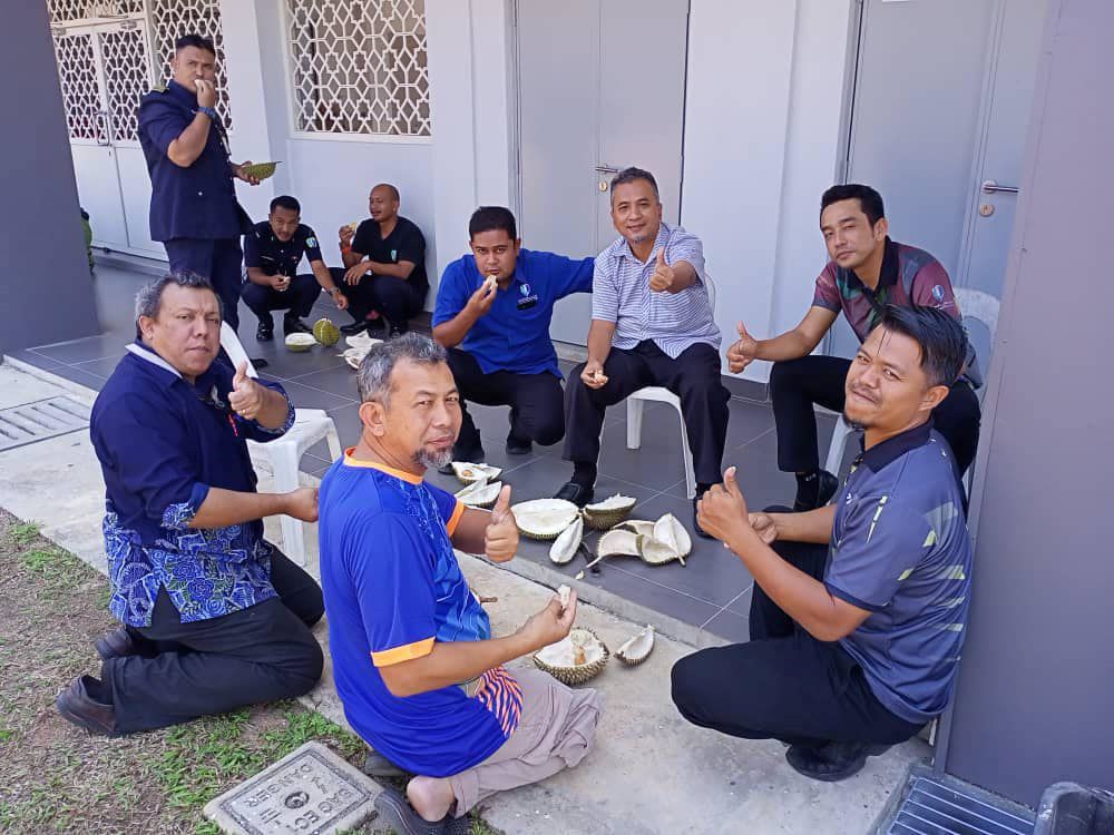 Program Jom Makan Durian santuni ahli SEJAHTERA dapat sambutan