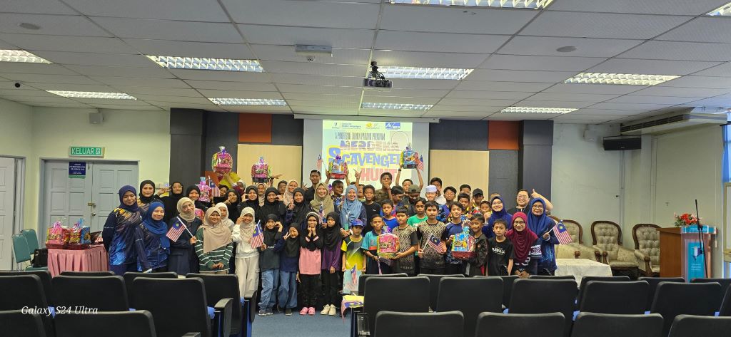 Profesor Turun Padang Programme: Merdeka Scavenger Hunt fosters spirit of love of country and English through gamification