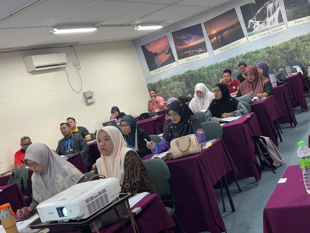 Program TRIZ UMPSA memperkasakan guru RBT pahang ke arah inovasi pendidikan