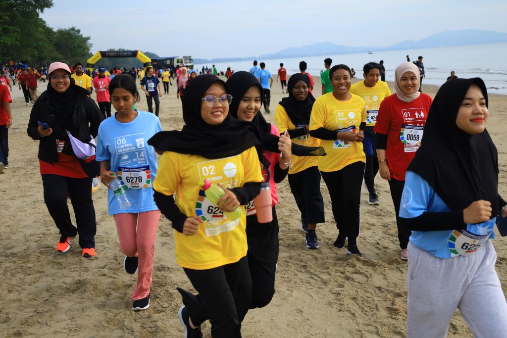 Solidarity of UMPSA international students from 13 countries participating in the International SDG Run for sustainable development goals