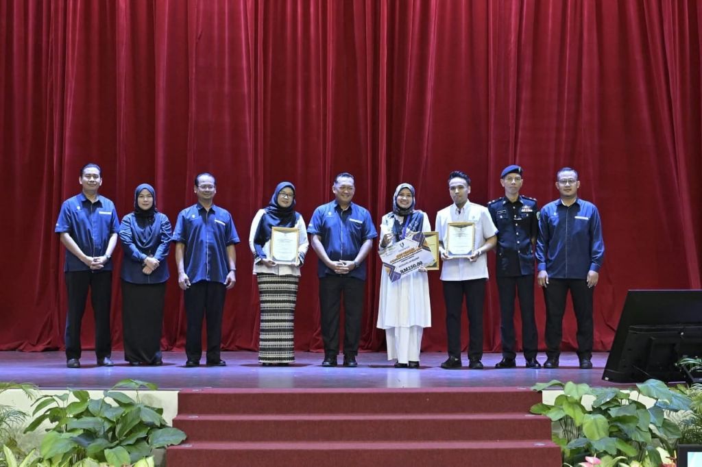 Pusat Bahasa Moden rangkul Anugerah Amalan Terbaik Sumber Manusia bersempena dengan Hari Terbuka Jabatan Pendaftar UMPSA 2025