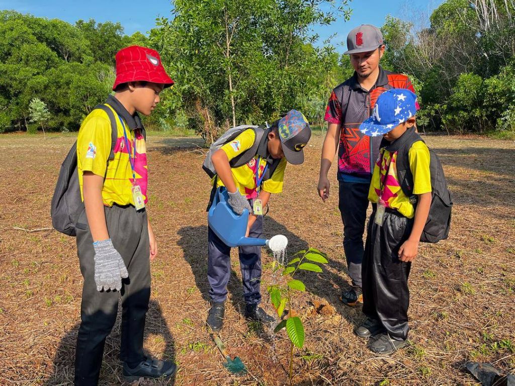 UMPSA santuni murid PPKI SK RTP Bukit Goh melalui Program Kelestarian Inklusif