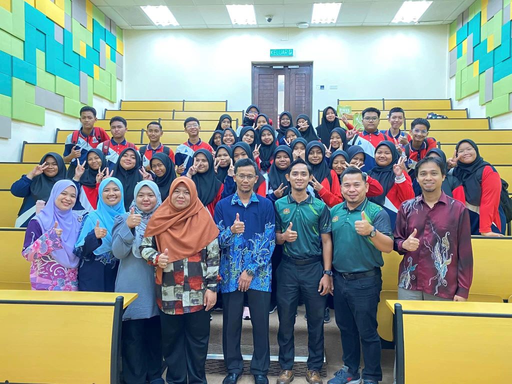 SMK Mersing lawat UMPSA untuk beri pendedahan awal laluan kerjaya