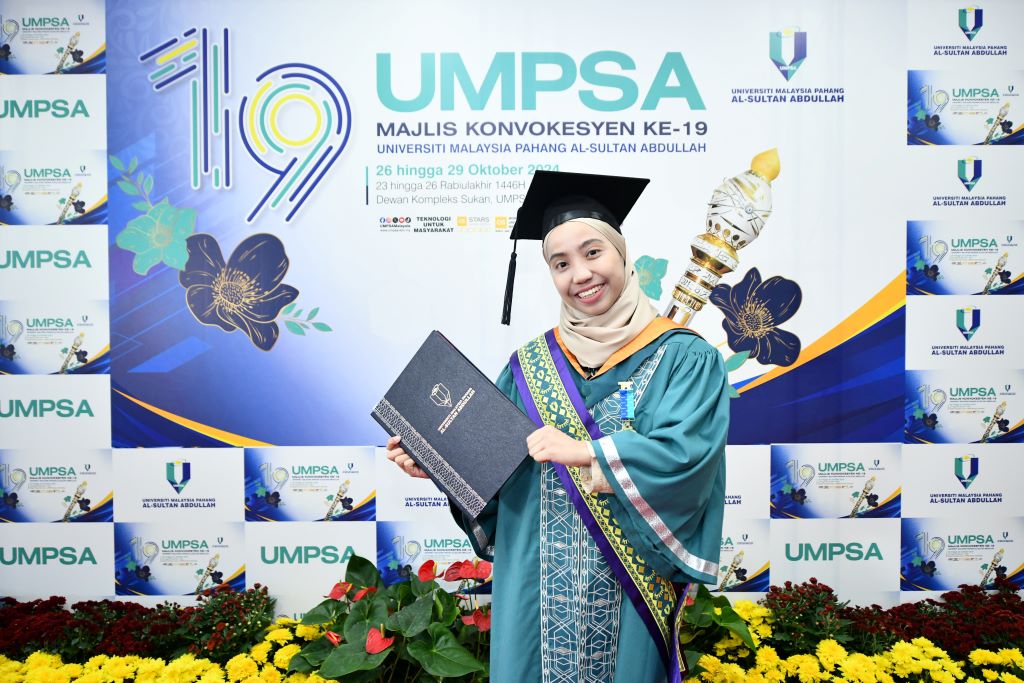 Anugerah Kecemerlangan Hei Tech milik Nur Sofhia Izzaty