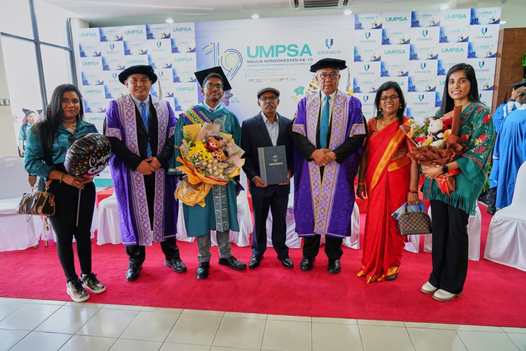 Tamat pengajian hanya dalam tempoh 5 semester, Subash Rao terima Anugerah Kecemerlangan BASF Petronas Chemical Sdn. Bhd.