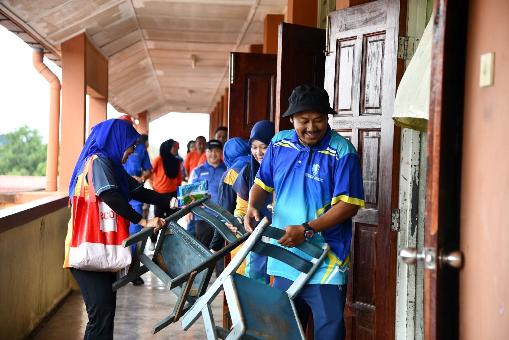 UMPSA Kilau volunteers and APM implement Post-Flood Programme at PPS Mat Kilau and Jaya Gading
