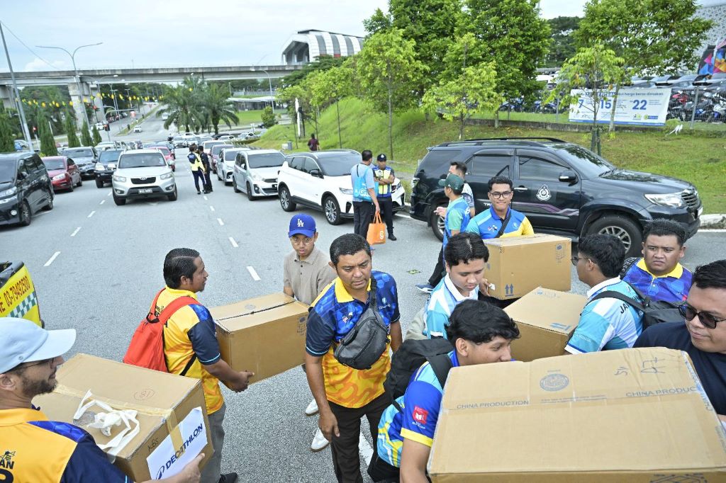 UMPSA Kilau Volunteer Squad extends aid to Putra Heights gas pipeline fire victims
