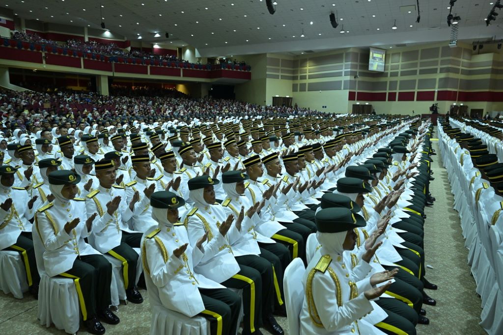 Sultan Perak, Sultan Nazrin Shah graces the Royal Commissioning Ceremony of the 2024 42nd Public University PALAPES Young Officers