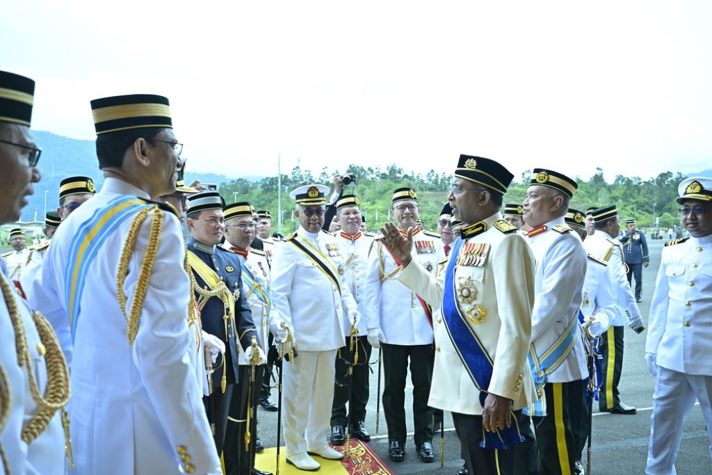 Sultan Perak, Sultan Nazrin Shah sempurnakan Istiadat Perbarisan Pentauliahan Diraja Pegawai Muda PALAPES Universiti Awam Ke-42 Tahun 2024