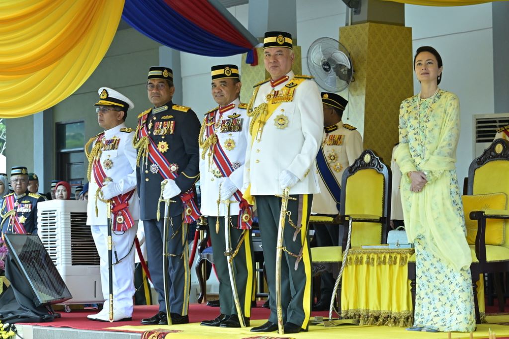 Sultan Perak, Sultan Nazrin Shah sempurnakan Istiadat Perbarisan Pentauliahan Diraja Pegawai Muda PALAPES Universiti Awam Ke-42 Tahun 2024