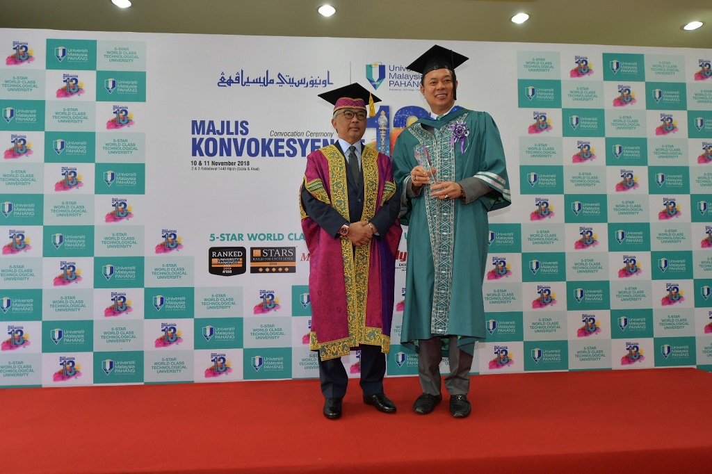 Adinda Sultan Pahang terima Anugerah Profesional Pembelajaran Sepanjang Hayat UMP