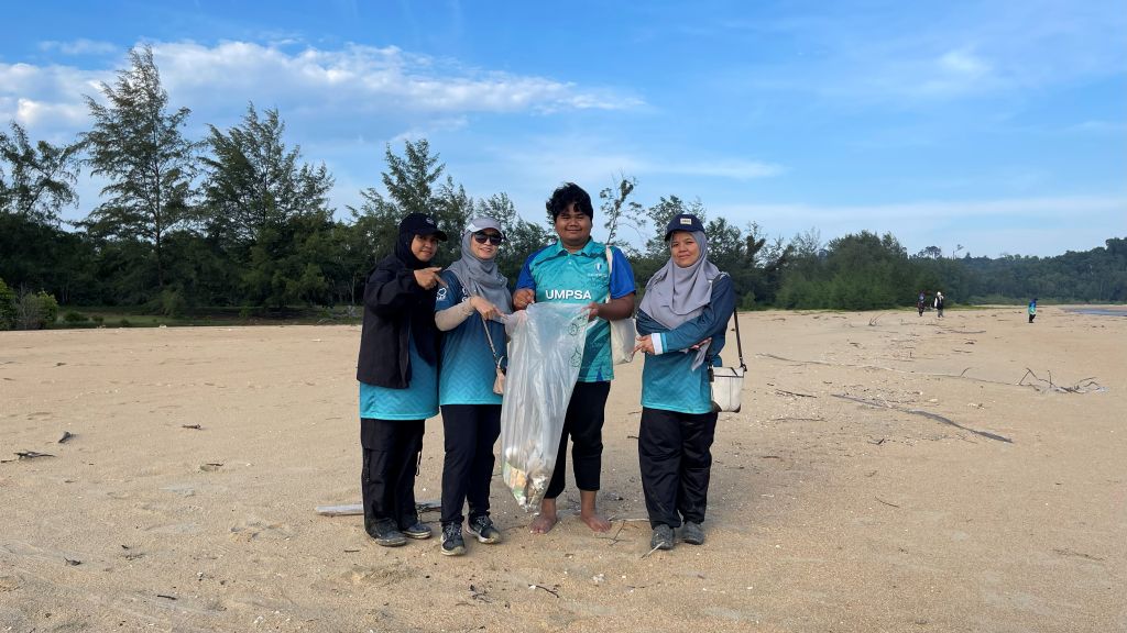 UMPSA sertai program Konservasi Biodiversiti di Pantai Chendor sempena Hari Maritim Sedunia 2025