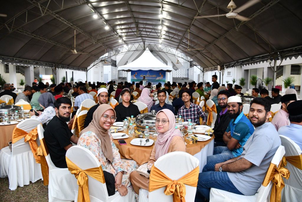 UMPSA Santuni Warga Kampus dalam Majlis Berbuka Puasa