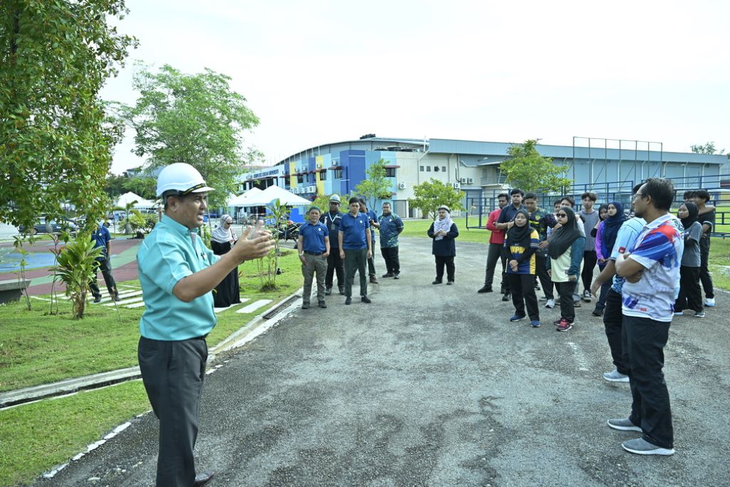 UMPSA and Pahang State Forestry Department plant 67 symbolic trees for Malaysia's 67th Independence