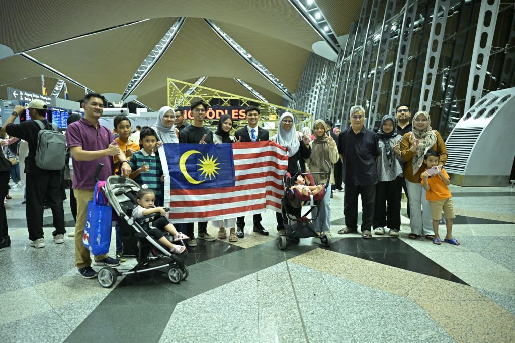 31 students of the 3rd Cohort of the BJTU–UMPSA Dual Degree Programme celebrated in a simple ceremony at KLIA