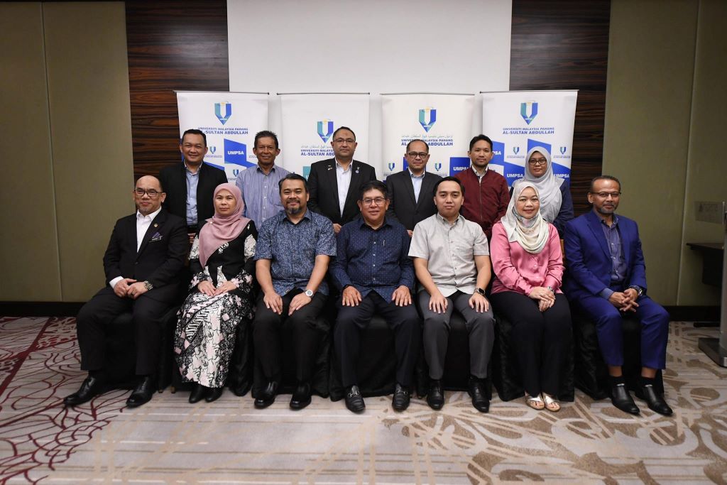 UMPSA honours former members of the University Board of Directors