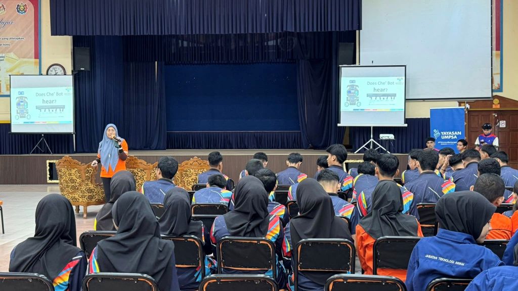 UMPSA kongsi kepakaran dalam program literasi robotik bersama pelajar KV Tawau