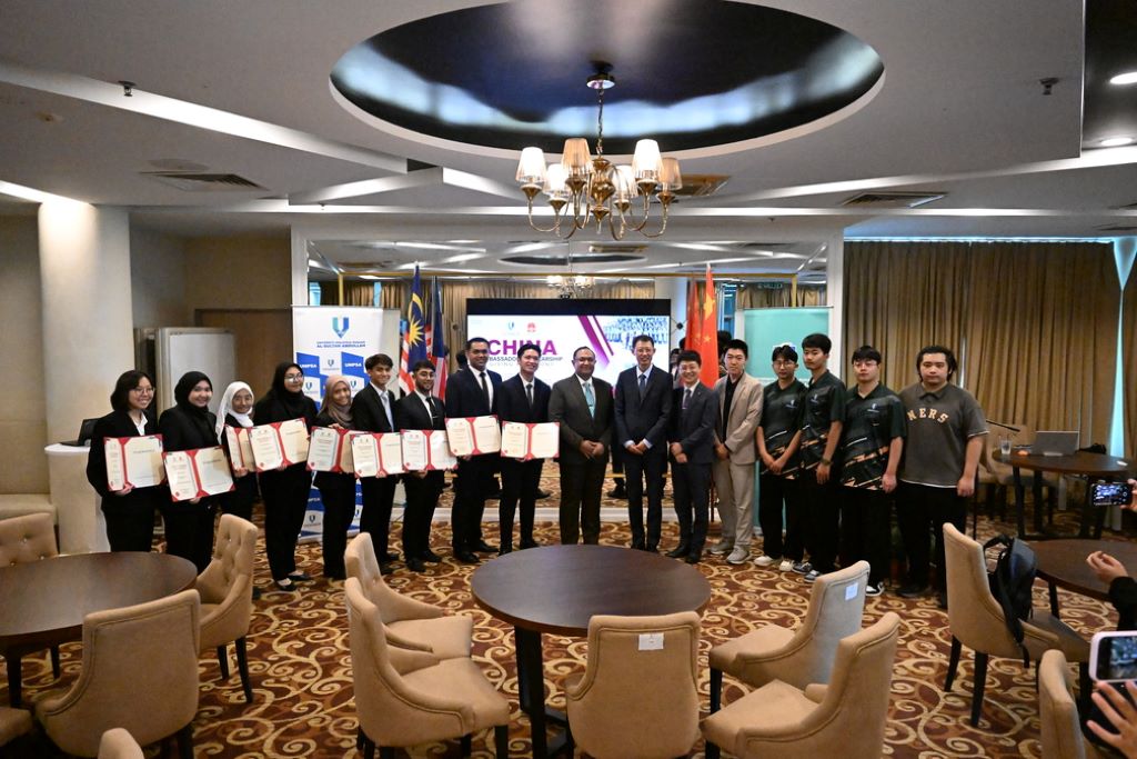 UMPSA rai kejayaan pelajar terima Hadiah Kecemerlangan Duta Besar China