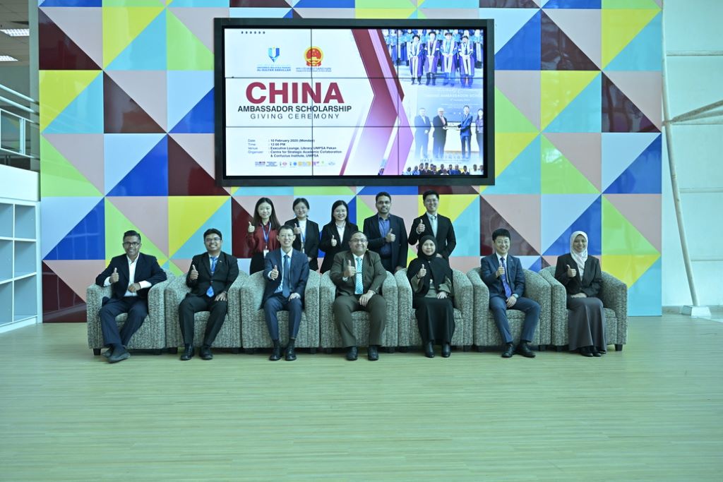 UMPSA rai kejayaan pelajar terima Hadiah Kecemerlangan Duta Besar China