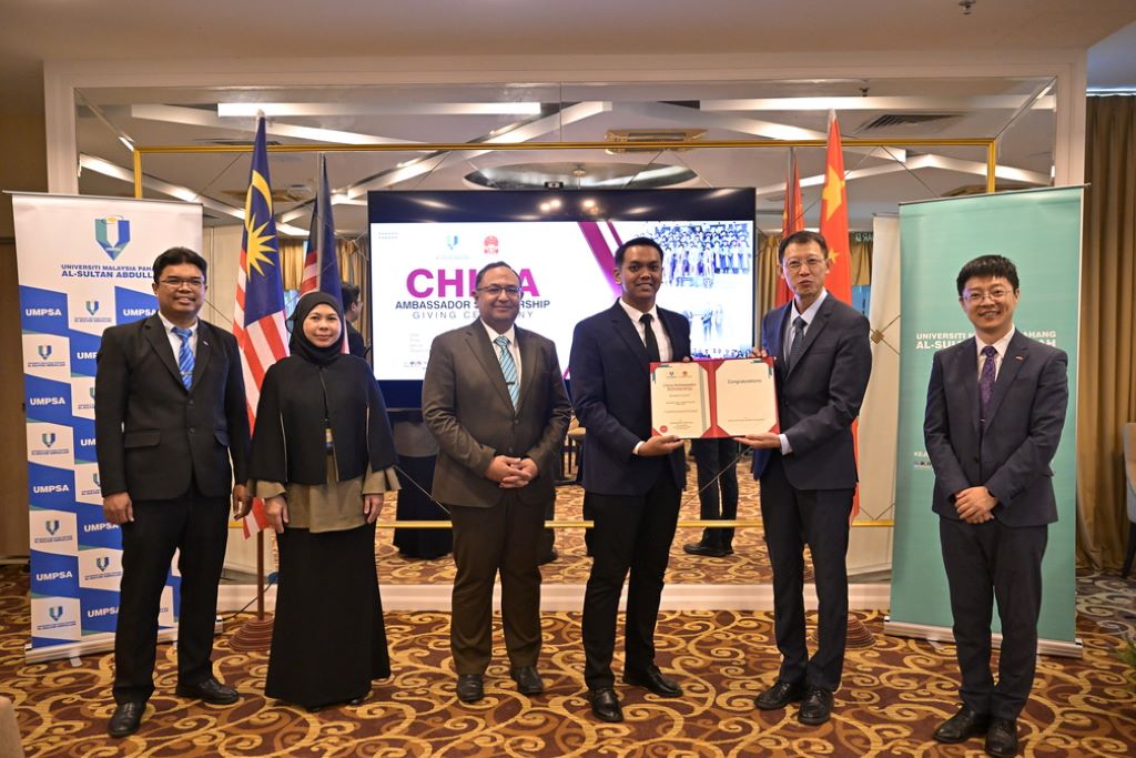 UMPSA rai kejayaan pelajar terima Hadiah Kecemerlangan Duta Besar China