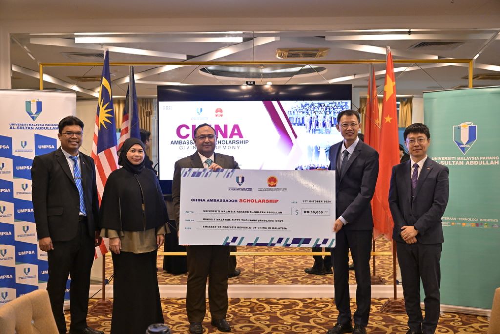 UMPSA rai kejayaan pelajar terima Hadiah Kecemerlangan Duta Besar China