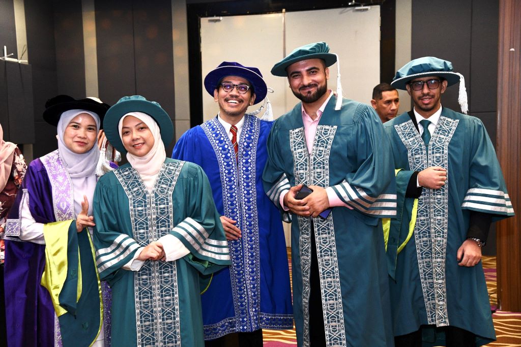 UMPSA raikan 94 graduan Doktor Falsafah dalam Majlis Hooding penuh makna