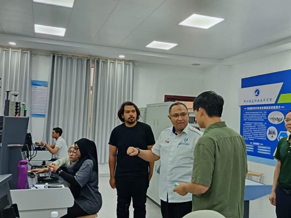 UMPSA engages with UMPSA-BJTU dual degree students undergoing industrial training at Liuzhou Railway Technical and Vocational College, China