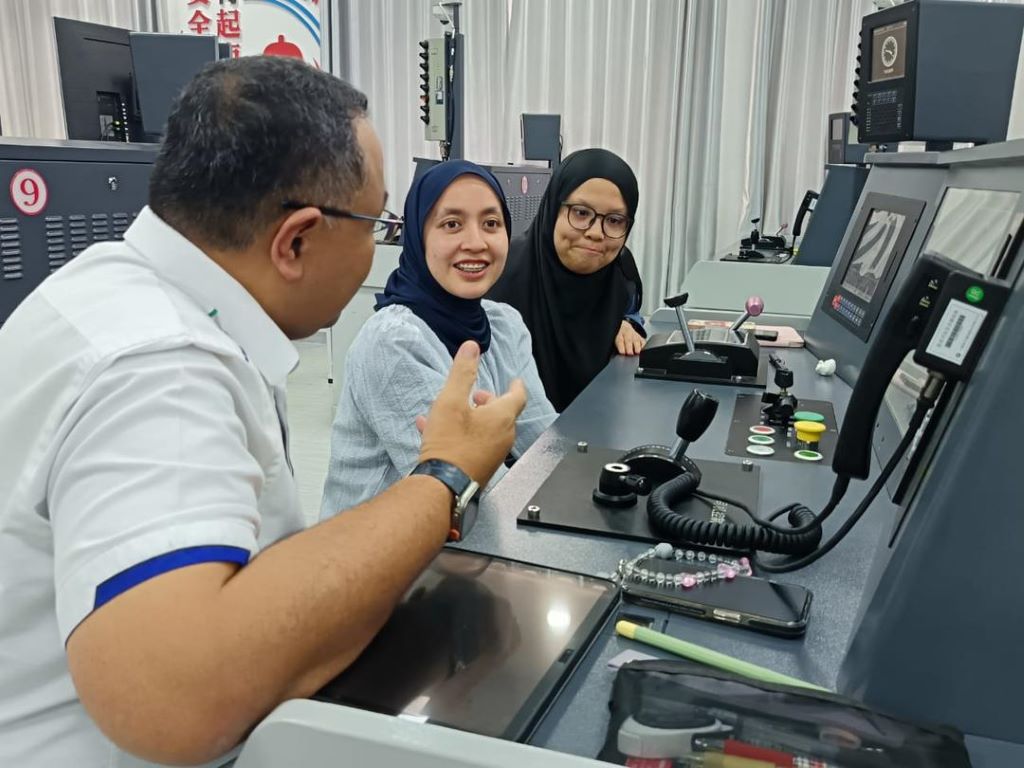 UMPSA engages with UMPSA-BJTU dual degree students undergoing industrial training at Liuzhou Railway Technical and Vocational College, China