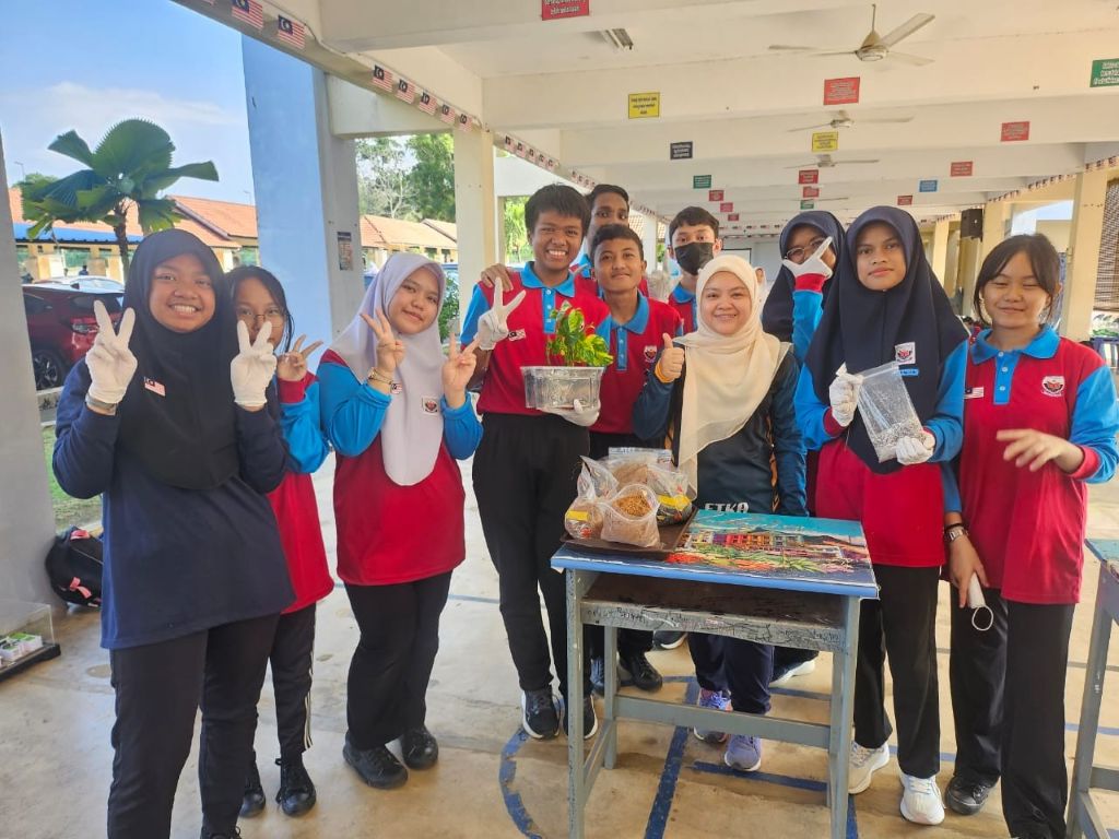 UMPSA semai kesedaran teknologi hijau kepada 223 pelajar SMK Gambang