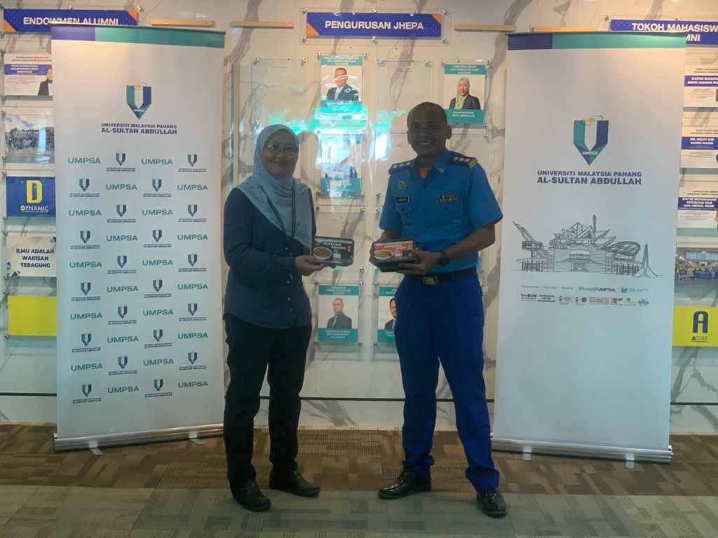 UMPSA serah 200 pek makanan retort bagi Program Jejak Warisan Pahang–Lingga