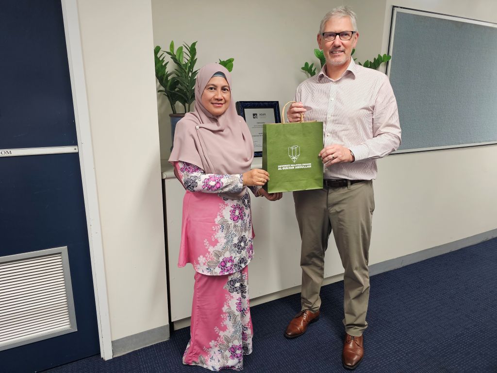 Staf UMPSA terokai amalan terbaik dunia di CQU Australia memperkasakan jaringan industri