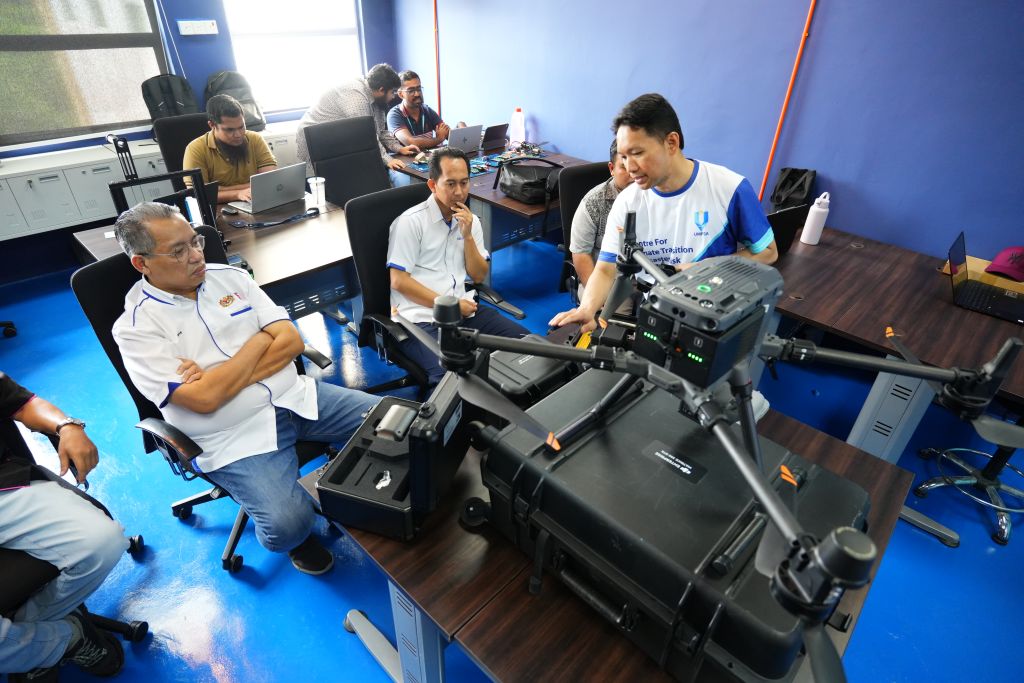 UMPSA teroka kerjasama strategik bersama MIMOS Services dalam Teknologi Dron  Hiperspektral dan Analitik Geospatial