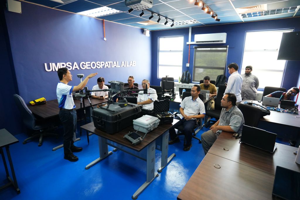 UMPSA teroka kerjasama strategik bersama MIMOS Services dalam Teknologi Dron  Hiperspektral dan Analitik Geospatial