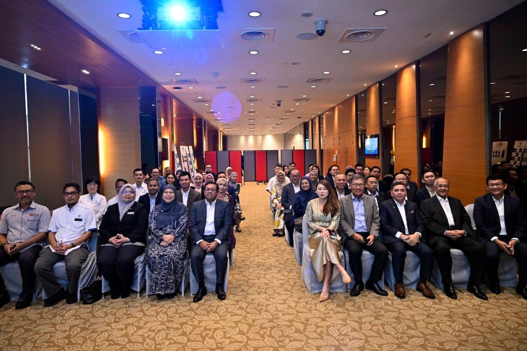 UMPSA-Feytech meterai MoU, lonjak ekosistem automotif negara