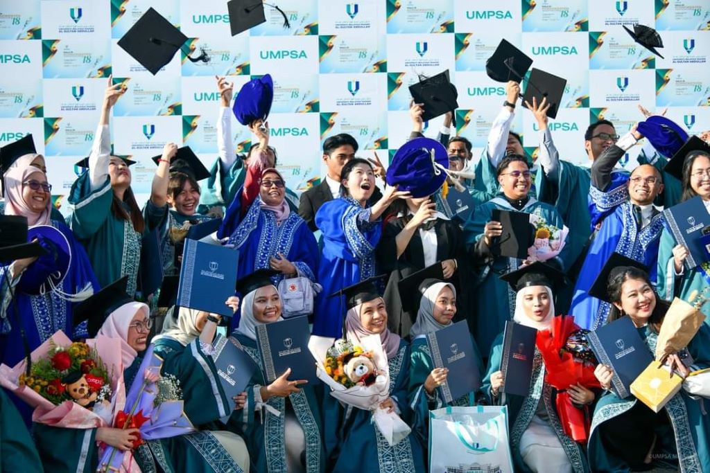 Ucapan selamat maju jaya untuk para graduan UMPSA: Sematkan sejuta keazaman untuk menakluk dunia!