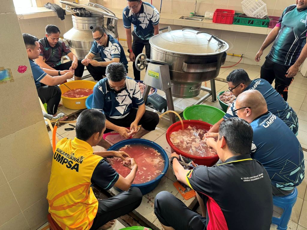 Warga UMPSA bergotong-royong sediakan juadah berbuka puasa setiap hari sepanjang Ramadan