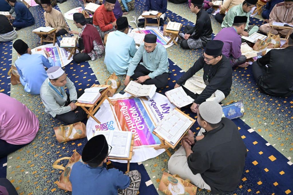 UMPSA residents enliven Khatam al-Quran Ceremony and World #QuranHour