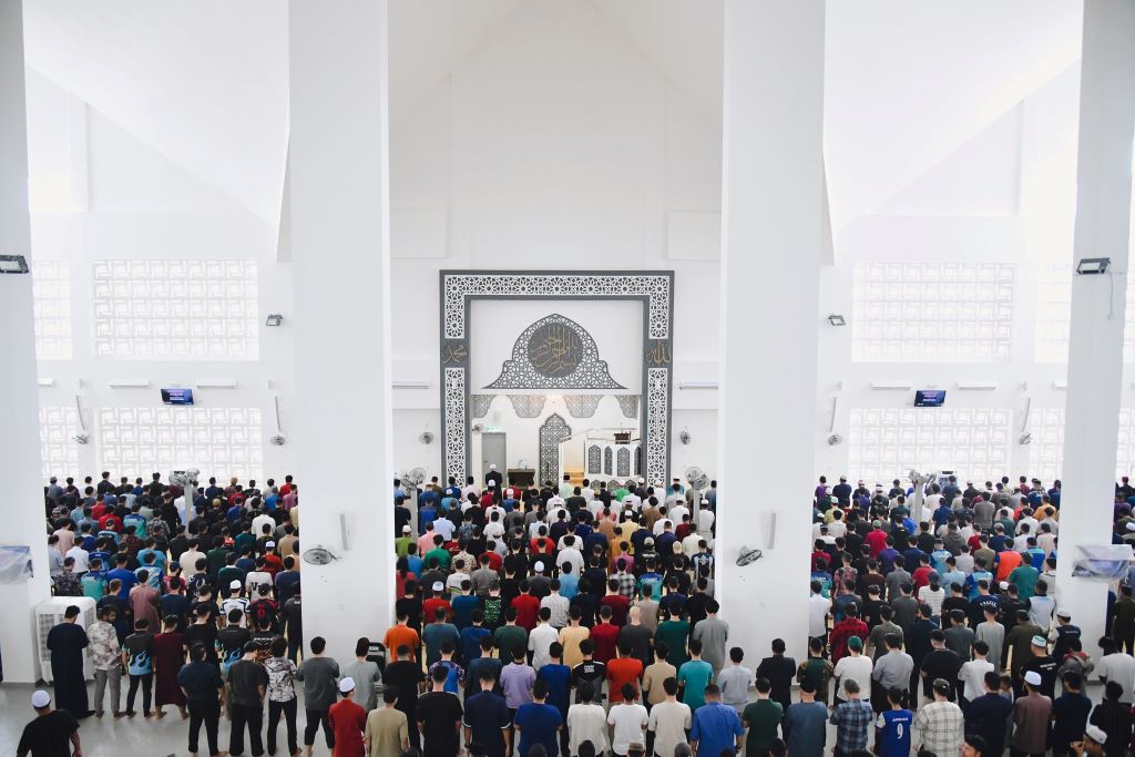 UMPSA community holds first Friday Prayer in new mosque