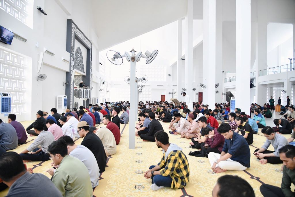 UMPSA community holds first Friday Prayer in new mosque