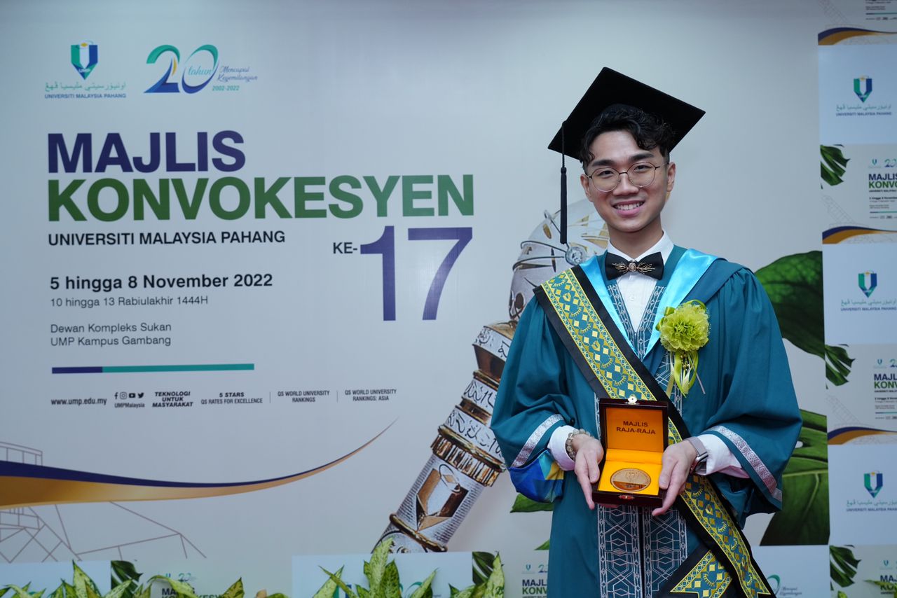 Willian Mah Wey Lian Anugerah Dekan 8 Semester terima Anugerah Pelajaran Diraja (Pingat Jaya Cemerlang)  