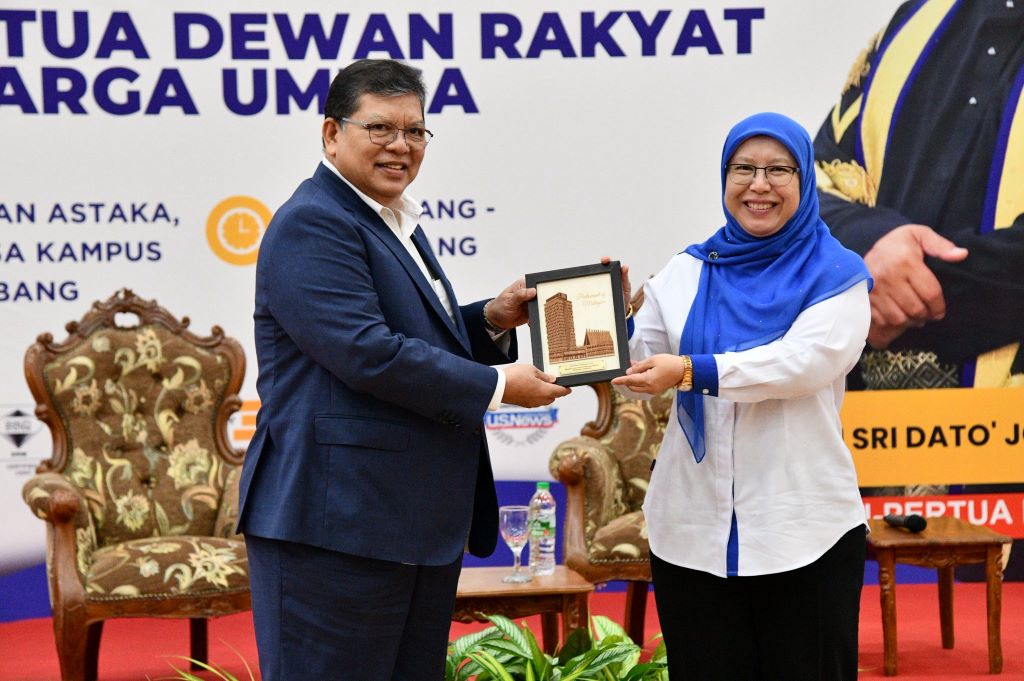Speaker of Dewan Rakyat shares leadership vision with UMPSA community