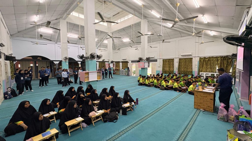 Transforming classroom learning to community needs with SULAM project at SMA Al-Attas