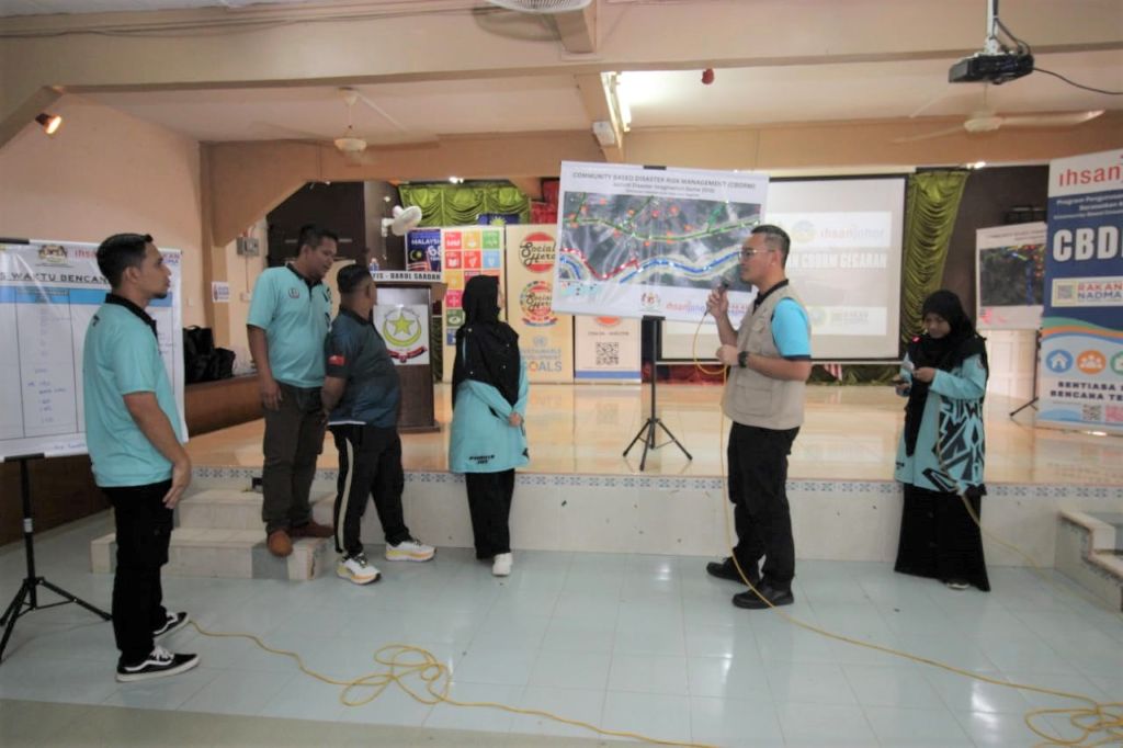 EASY UMPSA perkasa ilmu kesiapsiagaan gempa bumi bersama komuniti Segamat