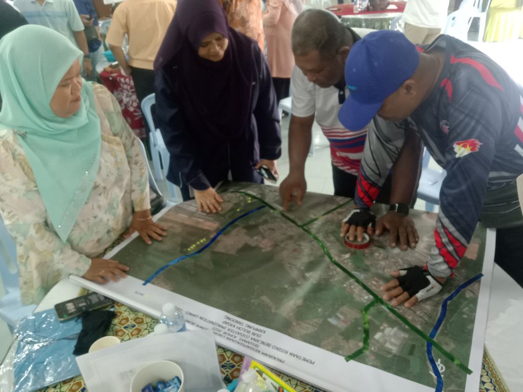 EASY UMPSA perkasa ilmu kesiapsiagaan gempa bumi bersama komuniti Segamat